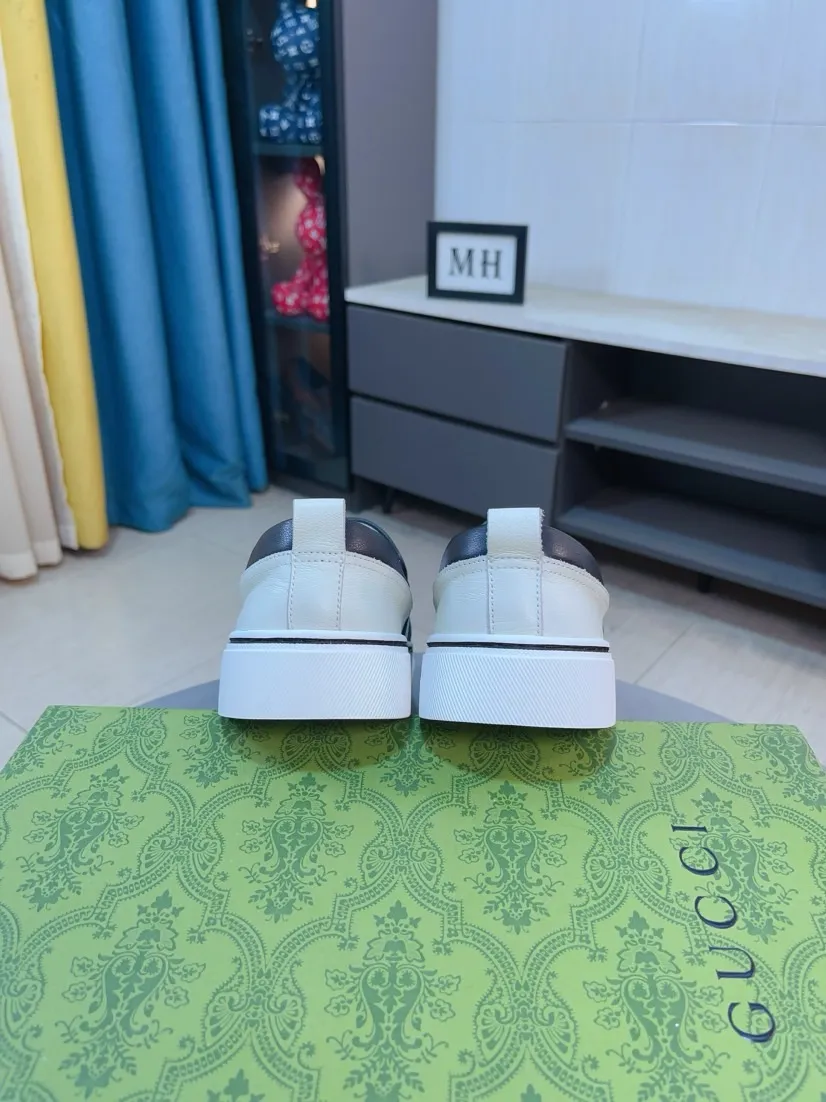 Men's shoes 💰458🌹🌹GUCCI [Gucci] New high-end brand of men's shoes, the latest fashionable casual men's shoes, trendy and versatile, relaxed and sporty style, uppers imported from Italy, first-layer cowhide, genuine leather lining, and ultra-fine workmanship. Original personalized fashionable rubber wear-resistant outsole, light and comfortable on the foot, size 38-44